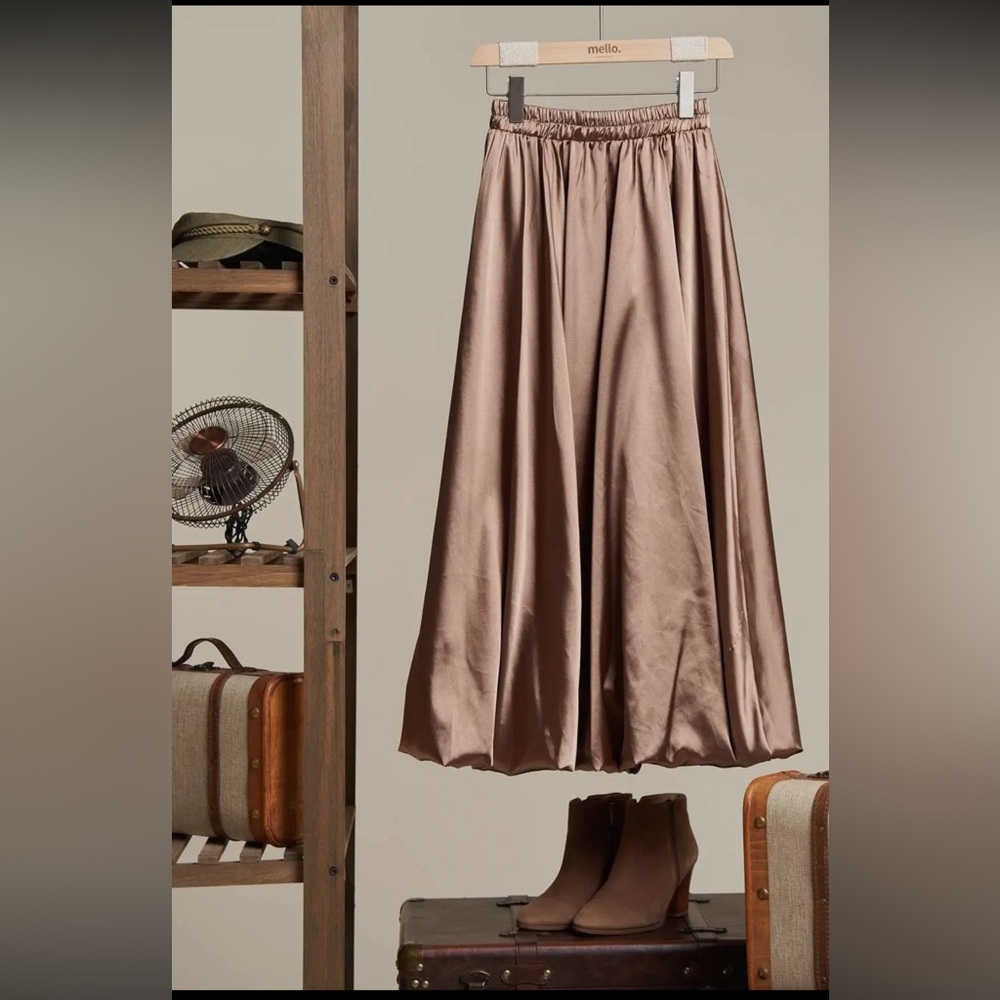 Mello. Solid Satin Skirt